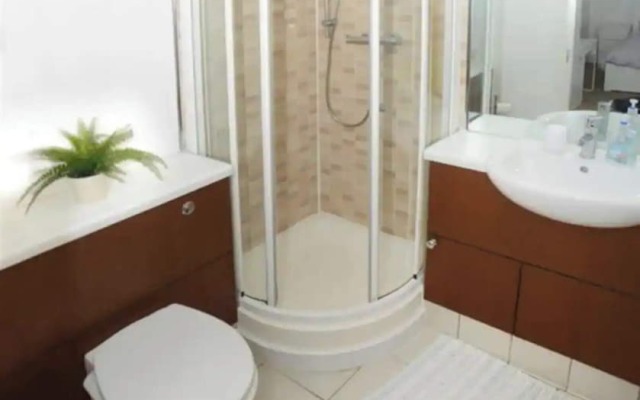 Bright 2BD Flat With Private Balcony - Dublin