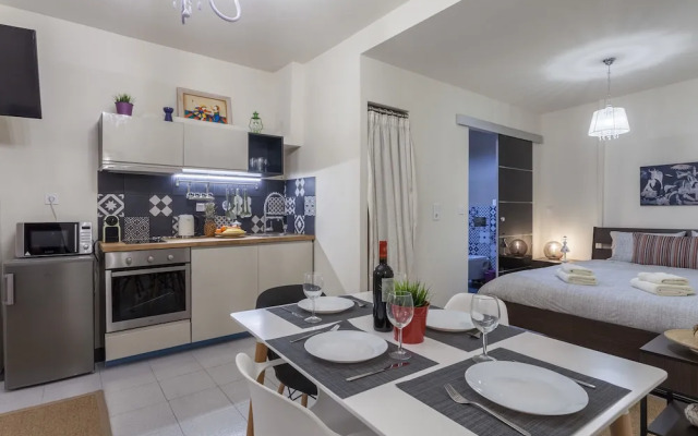 A Gift in the Heart of Monastiraki B
