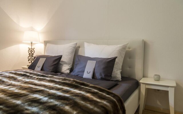 Holidaysun, Chalet Foresthouse, Detached Villa, 1000 qm garden, mountainview, whirlpool, BBQ&bikes&sunbeds for free