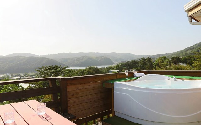 Gyeongju Together Squirrel & Acorn Pension