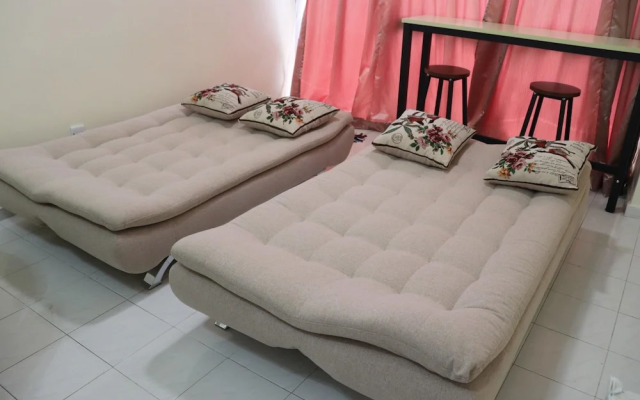 Cutie's Holiday Condominium