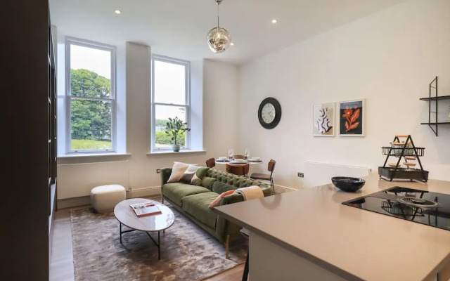 The Alfred Suite Stone Cross Mansion