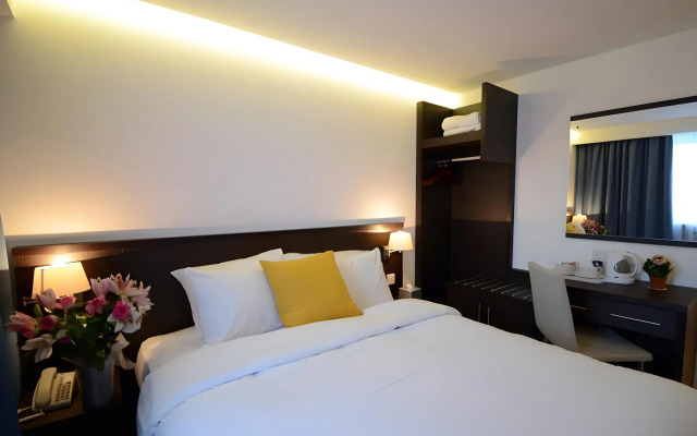 Pelican London Hotel and Residence