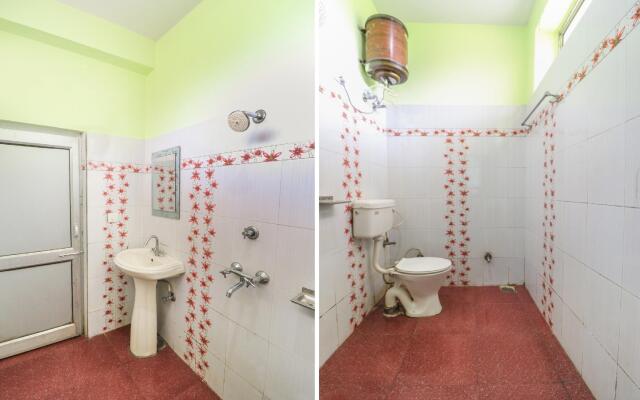 OYO 71240 Hotel Neevia