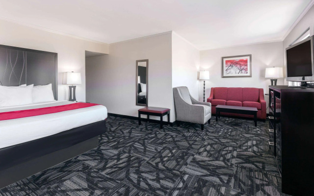 Ramada by Wyndham Tuscaloosa