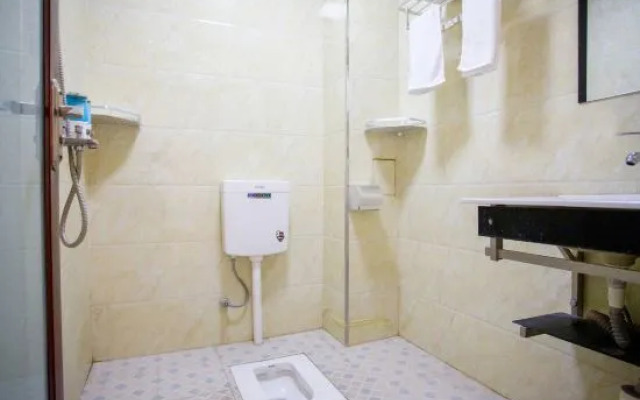 Yuxi Jinhong Hotel (Nie'er Park)