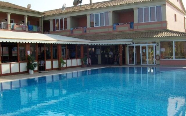 Thomas Bay Hotel