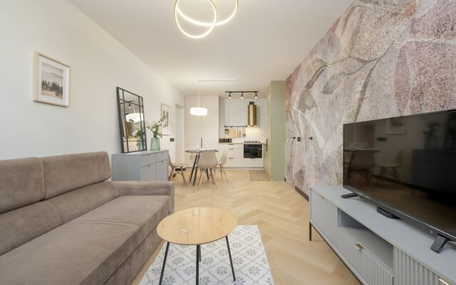 Zielińskiego Apartment by Renters