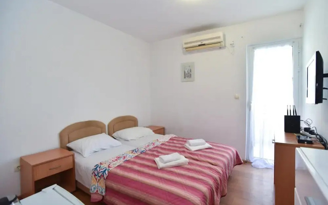 Studio With Balcony 4 min to Beach in Budva