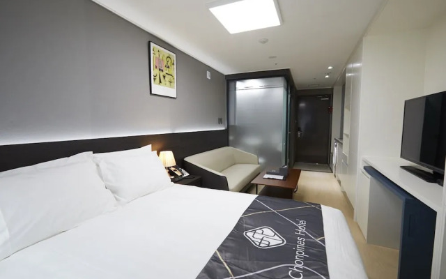 Sokcho Chonpines Beach Hotel