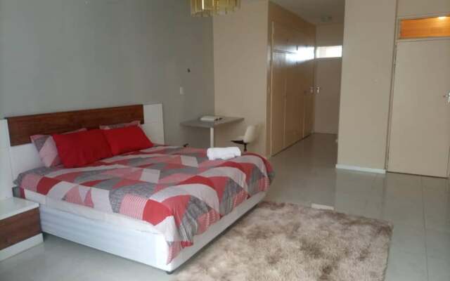 Spacious Executive Holiday Apartment In Bulawayo