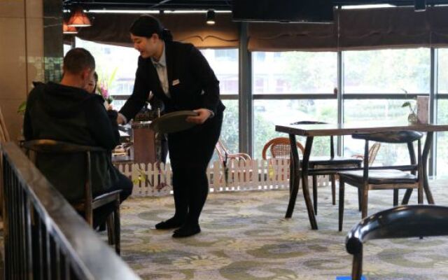 Huaxi Garden Hotel (Qingdao Liuting Airport)