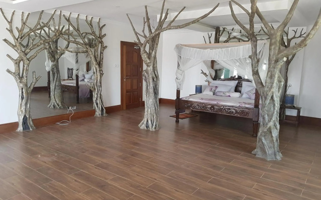 Queens Chateau Boutique Villa