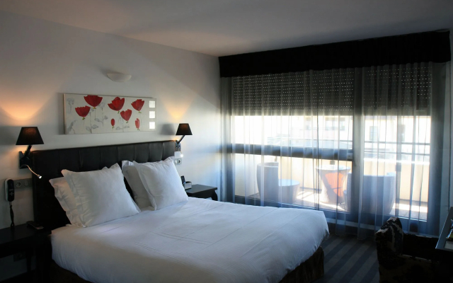 Henry II Hotel