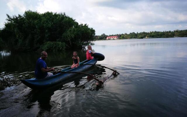 Lake Wave Hotel