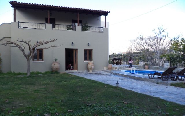 Rural Spacious Villa with Pool at Central Crete