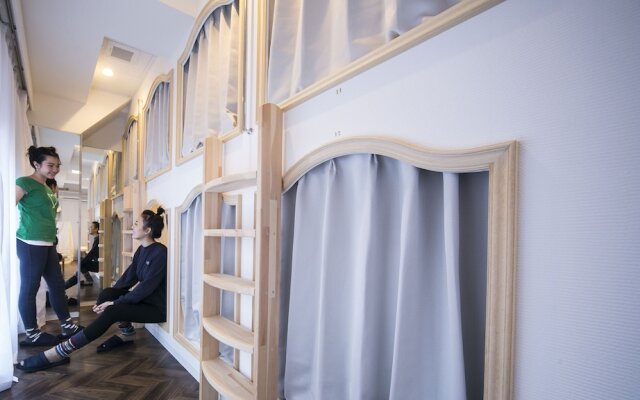 Alice in the Mirror Hostel