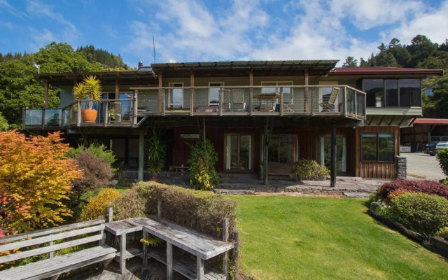 Tasman Hideaway - Marahau Holiday Home