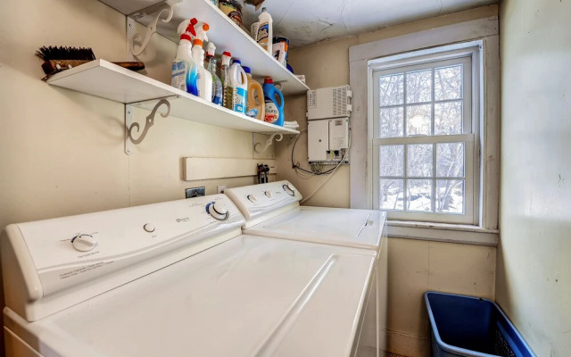 Ipswich Cottage: Beautiful Views, 5 Mins to Beach