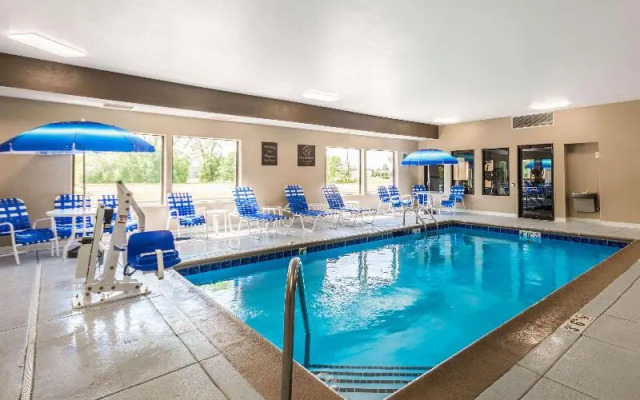 Comfort Inn and Suites North Aurora