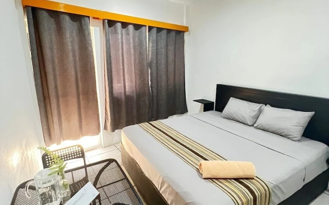 Room in Guest Room - Private Room With King Size bed Num023