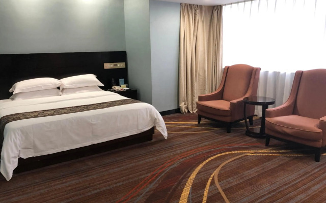Skyline Plaza Hotel