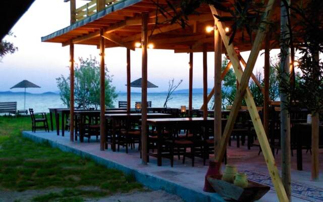 Hotel Oiki Beach Camp