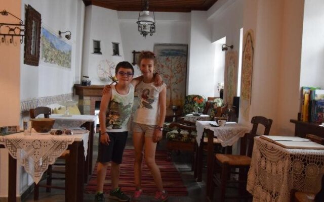 Vera's Traditional House