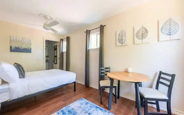 Entire Guesthouse In Southeast Austin