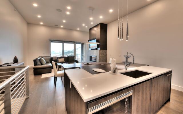 3br/3ba Stunning  In Canyons Village 3 Bedroom Condo by RedAwning