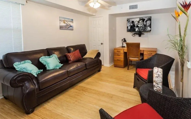 Hibiscus Pointe 461