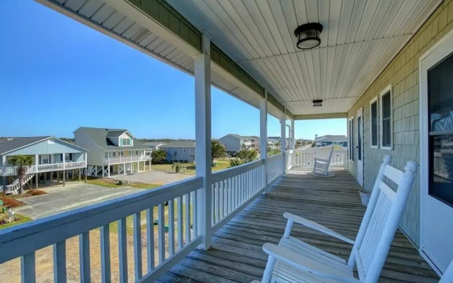 Holden Haven 4 Bedroom Home by RedAwning