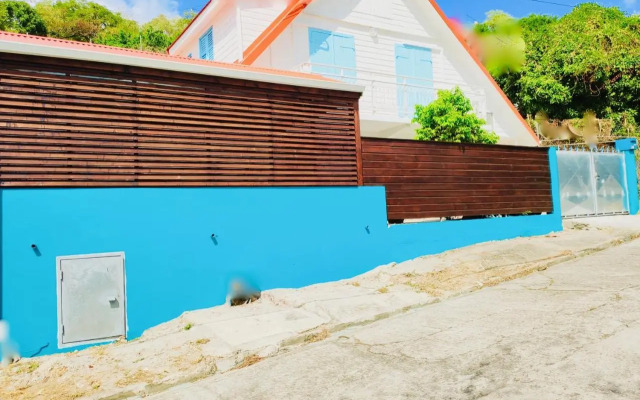 Location Maison Bleue avec piscine privative au Carbet Martinique