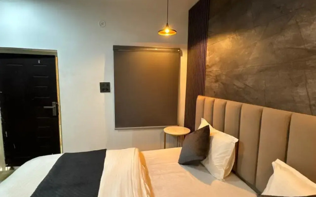 The FarmHouse Cafe & Lounge