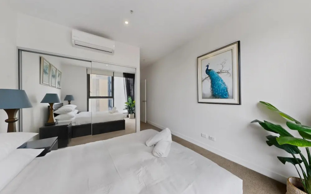 Skyline 2BR Apt Near Metro Ryde – Guest Rooms – Sydney