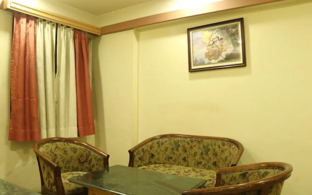 OYO 9182 Kings Crown Hotel
