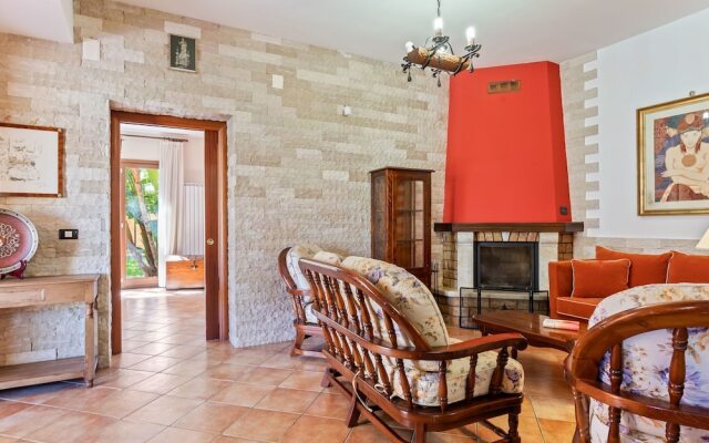 Peaceful Holiday Home in Punta Milocca With Private Pool