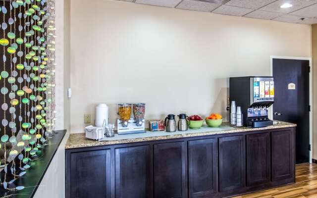 Quality Inn & Suites Moline - Quad Cities