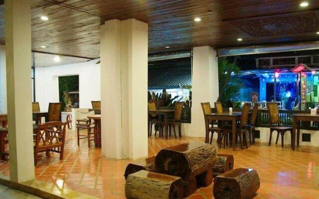 Holiday Park Hotel