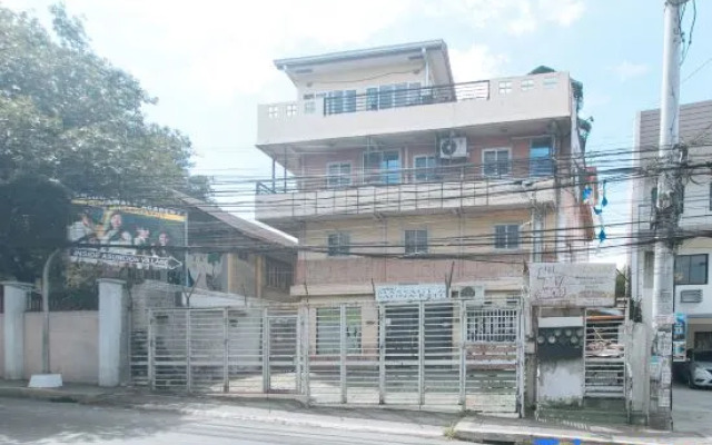 RedDoorz @ Moss Hotel Guevarra Dasmarinas