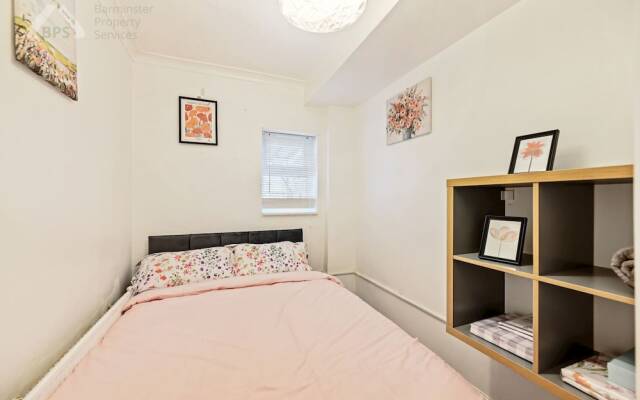 Cosy Tottenham Apartment Sleeps 4