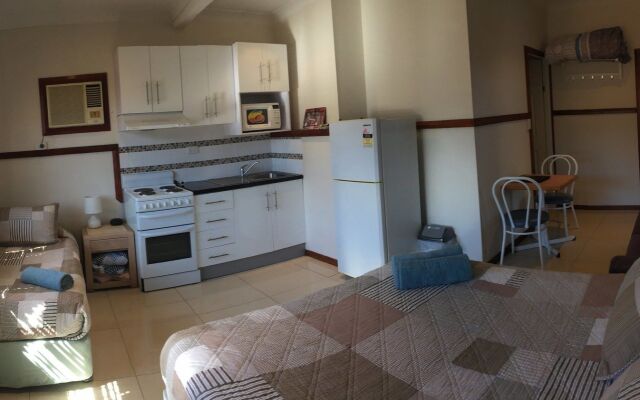 Across Country Motel and Serviced Apartments