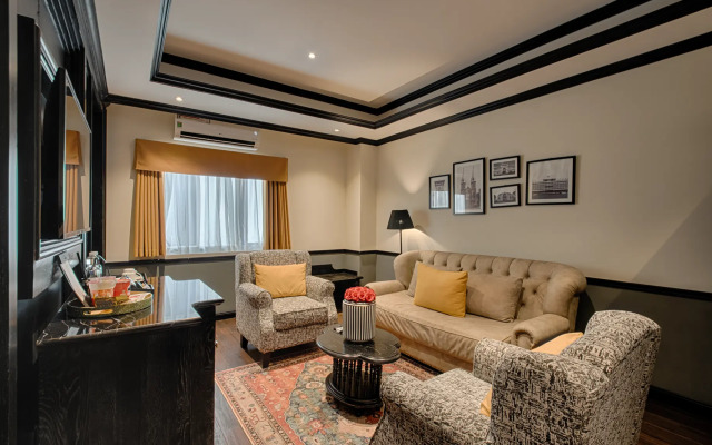 Monarque Hotel