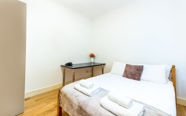 Comfortable Liverpool Street Home by Shoreditch