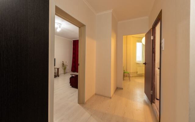 Apartment on Vertolyotchikov 13