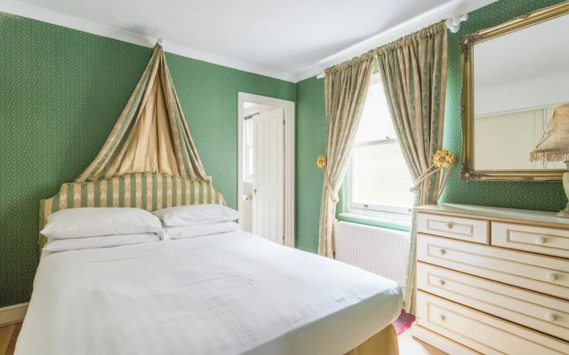 Hyde Park Gate II by Onefinestay