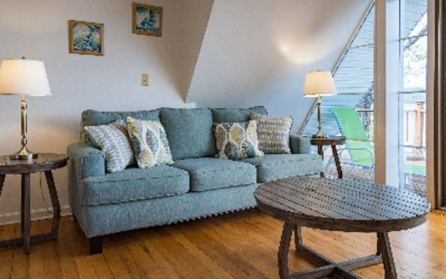 Single Island Shores