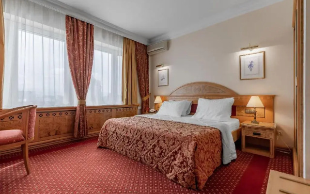 Natsionalny Hotel