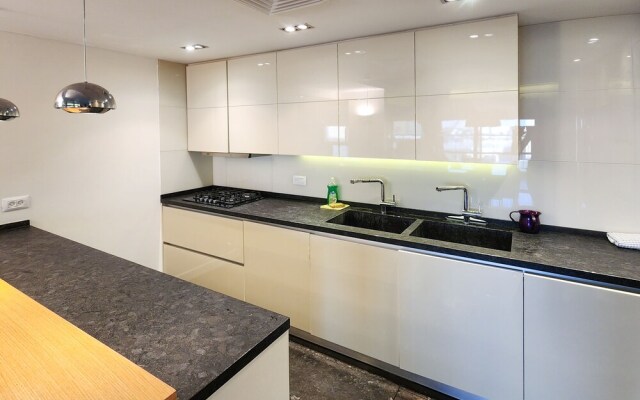 Holiday Luxury Home by FeelHome