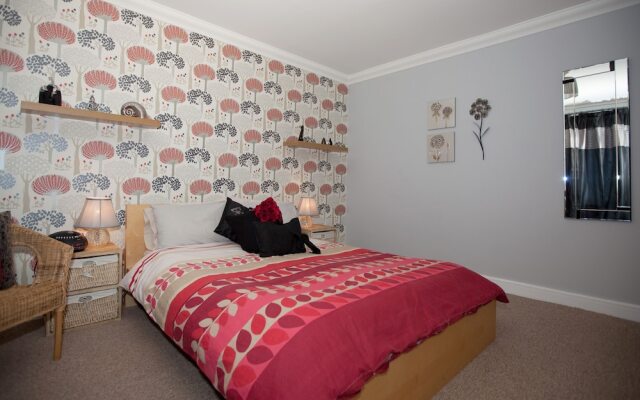 Riverbank View Apartment